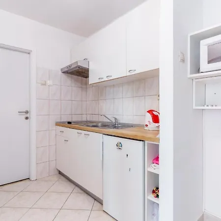 - Comfort One Bedroom E9 Apartamento Lumbarda