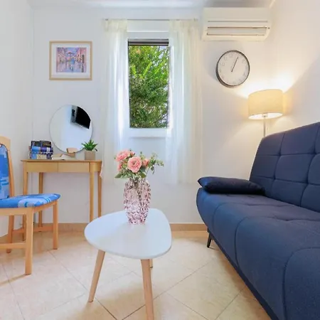 - Comfort One Bedroom E9 * Lumbarda