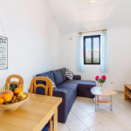 - Comfort One Bedroom E9 *