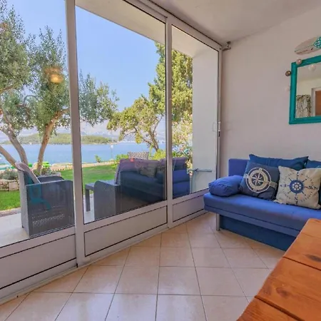 - Comfort One Bedroom E9 Διαμέρισμα Λομπάρδα